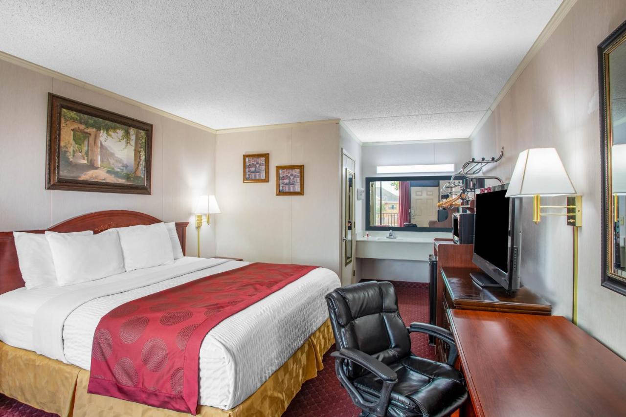 Ramada By Wyndham Branson Motel Exterior foto