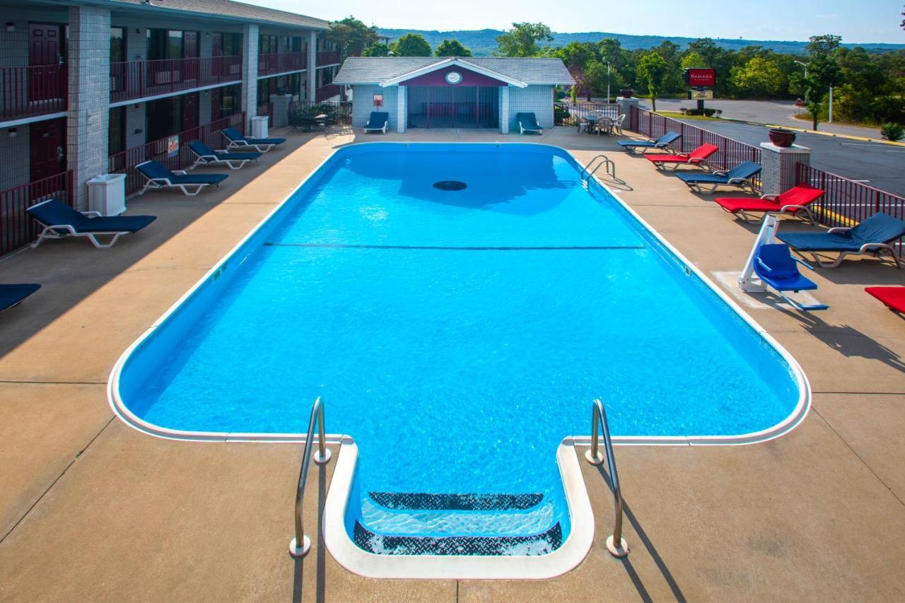 Ramada By Wyndham Branson Motel Exterior foto