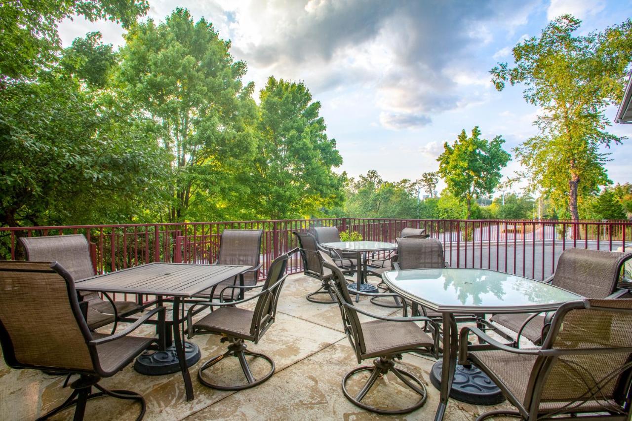 Ramada By Wyndham Branson Motel Exterior foto