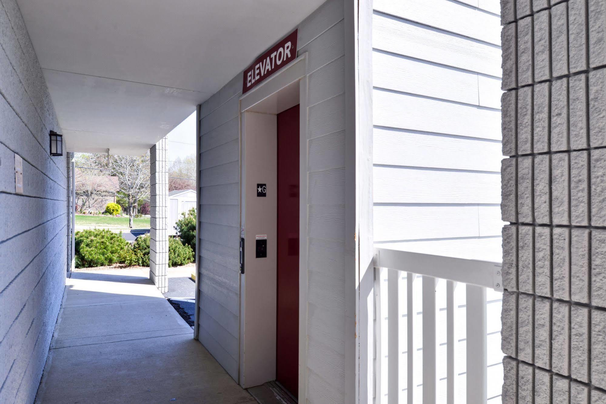 Ramada By Wyndham Branson Motel Exterior foto