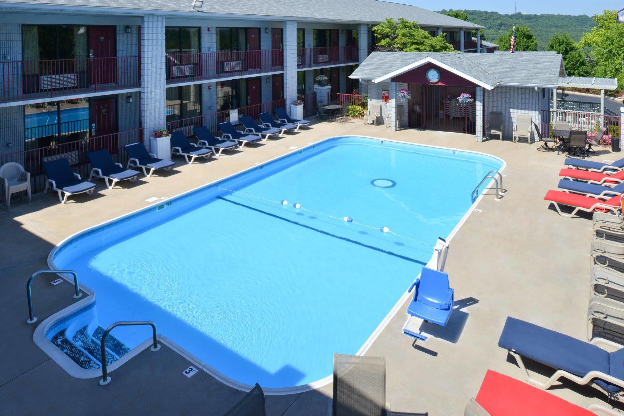 Ramada By Wyndham Branson Motel Exterior foto