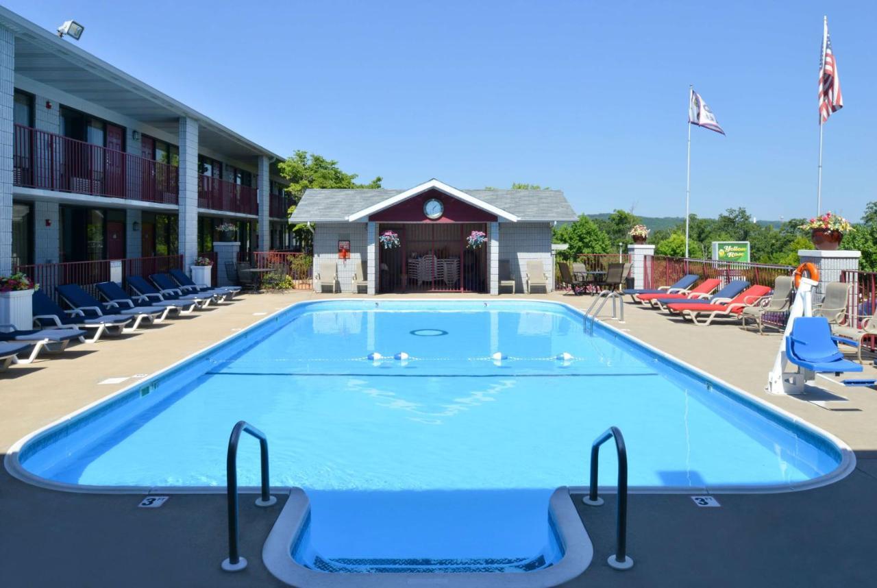 Ramada By Wyndham Branson Motel Exterior foto